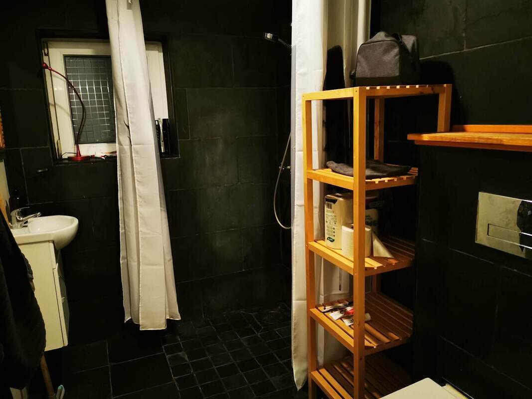 Natural Stone bathroom at Yogi Living Guesthouse in Skåne, Sweden, designed for retreat comfort